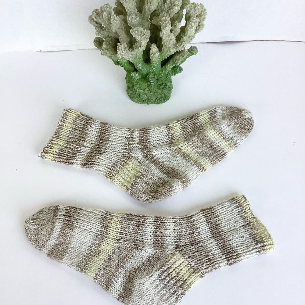 Socks Hand Crafted Ankle Flip Flop Tan Cream Silver Tan Knit Boho Eclectic - Picture 3 of 16